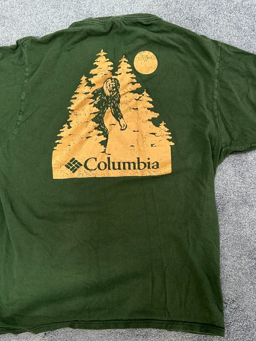 Columbia Big Foot Shirt ~ Men's Large ~ Excellent!